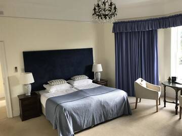 Фото номера Двухместный номер Делюкс с 1 кроватью и ванной Гостевой дом Emlagh House г. Дингл 2