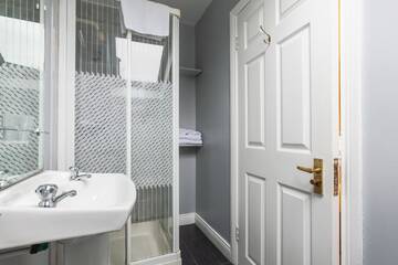 Фото номера Трехместный номер Отели типа «постель и завтрак» The Quayside B&amp;B г. Дингл 6