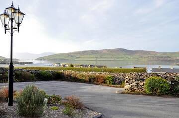 Фото номера Семейный номер Отели типа «постель и завтрак» Dingle Harbour Lodge B&amp;B г. Дингл 3