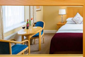 Фото номера Двухместный номер с 1 кроватью Отель Dingle Bay Hotel г. Дингл 8