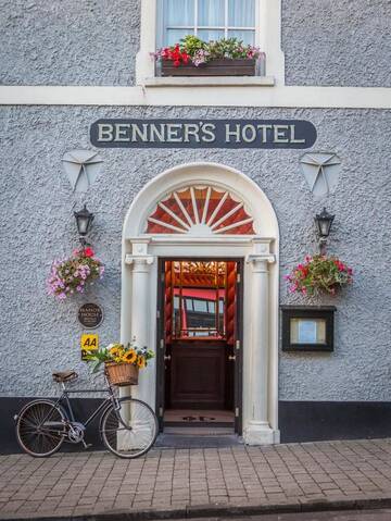 Фото Отель Dingle Benners Hotel г. Дингл 1