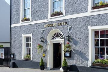 Фото Отель Dingle Benners Hotel г. Дингл 2